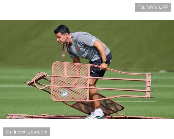 官方：赫罗纳与主帅米歇尔完成续约，新合同至2027年